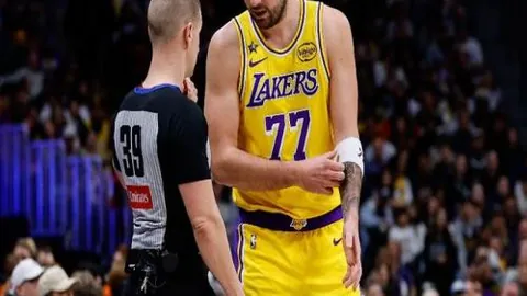 巴塞罗那欧冠首轮5-1大胜比尔森，莱万帽子戏法费兰助威献助攻